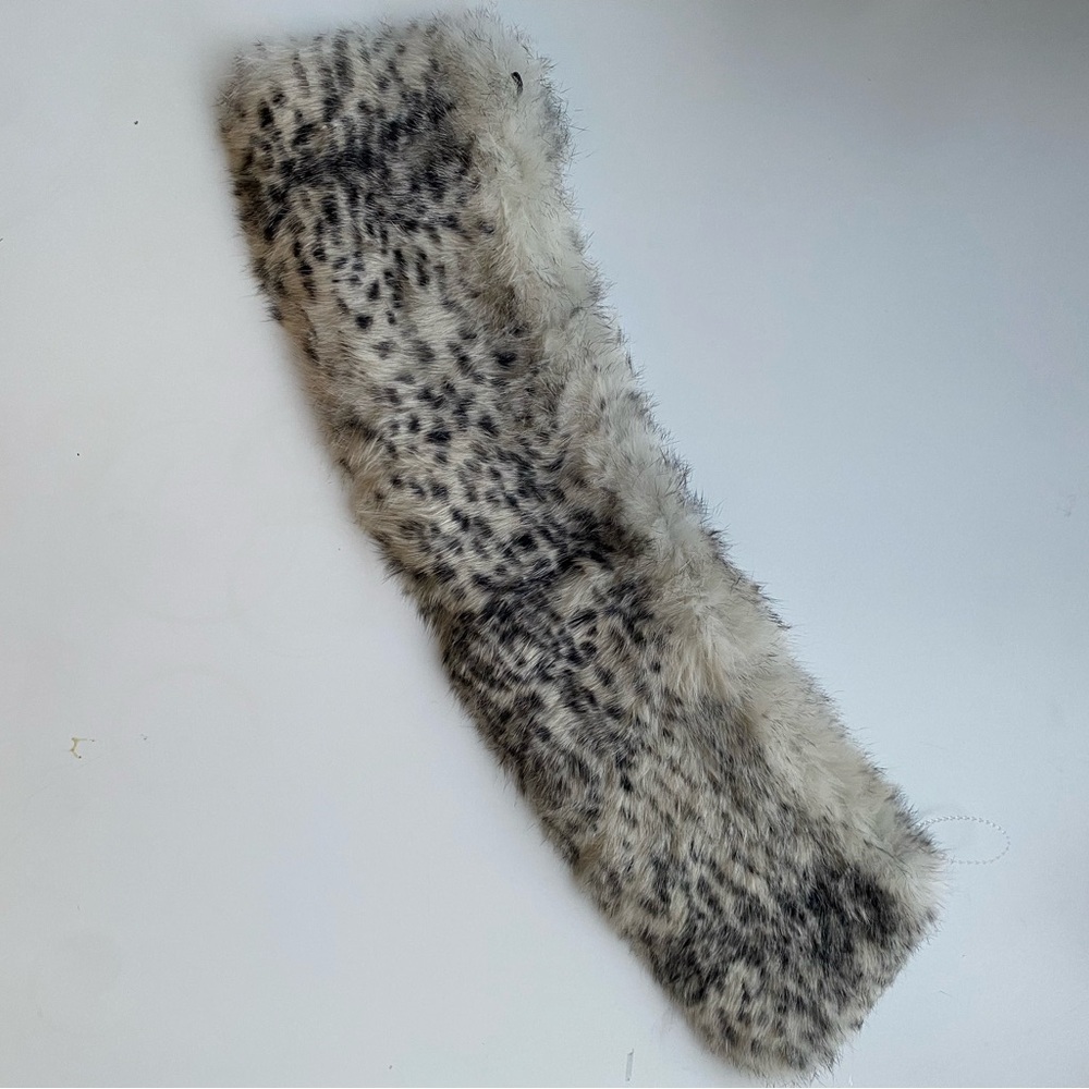 Burberry Rabbit Fur Collar - Picture 3 of 8